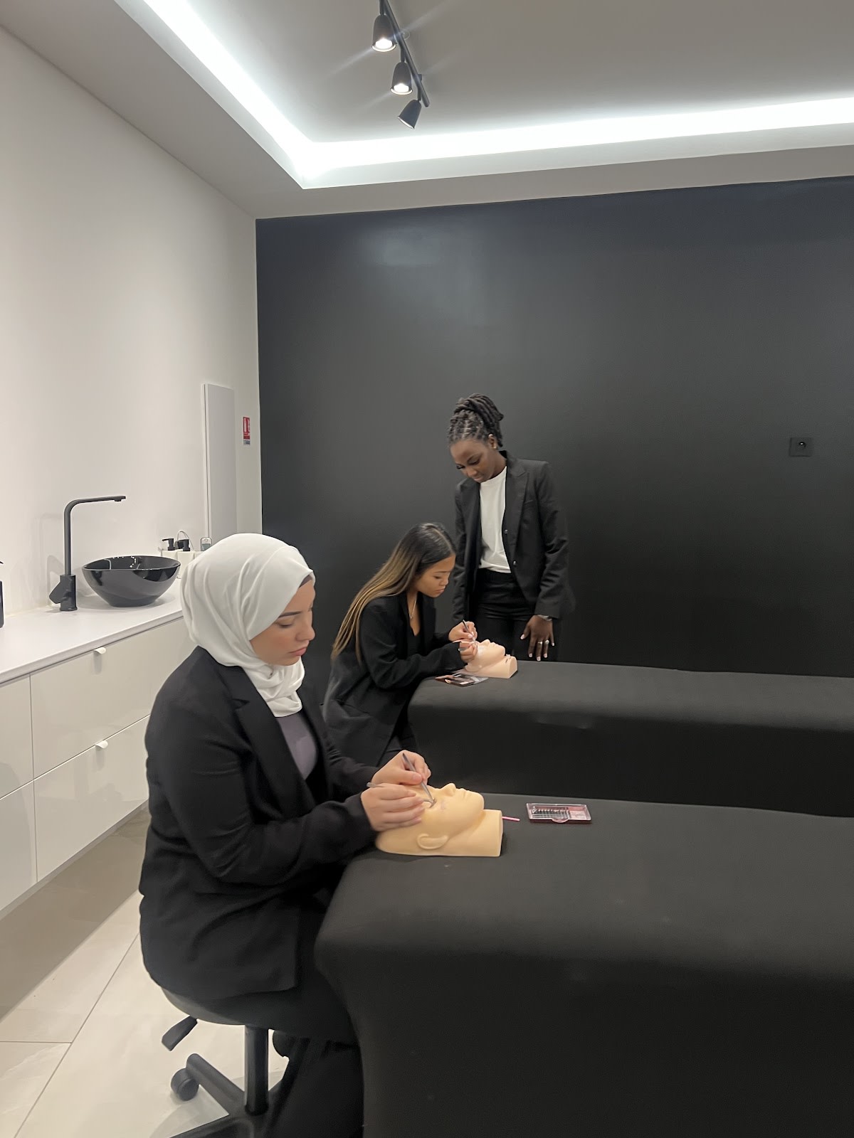 Geneva Eyes - Extensions de cils et Browlift gallery image 1