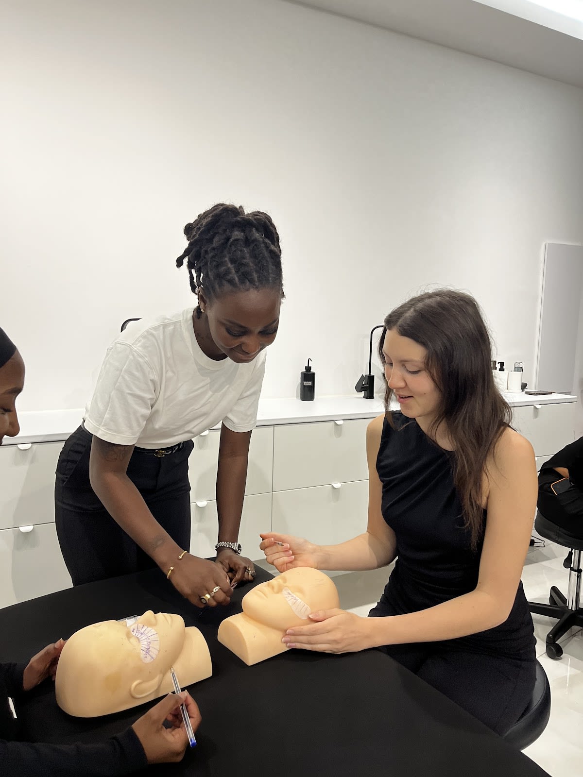 Geneva Eyes - Extensions de cils et Browlift gallery image 8