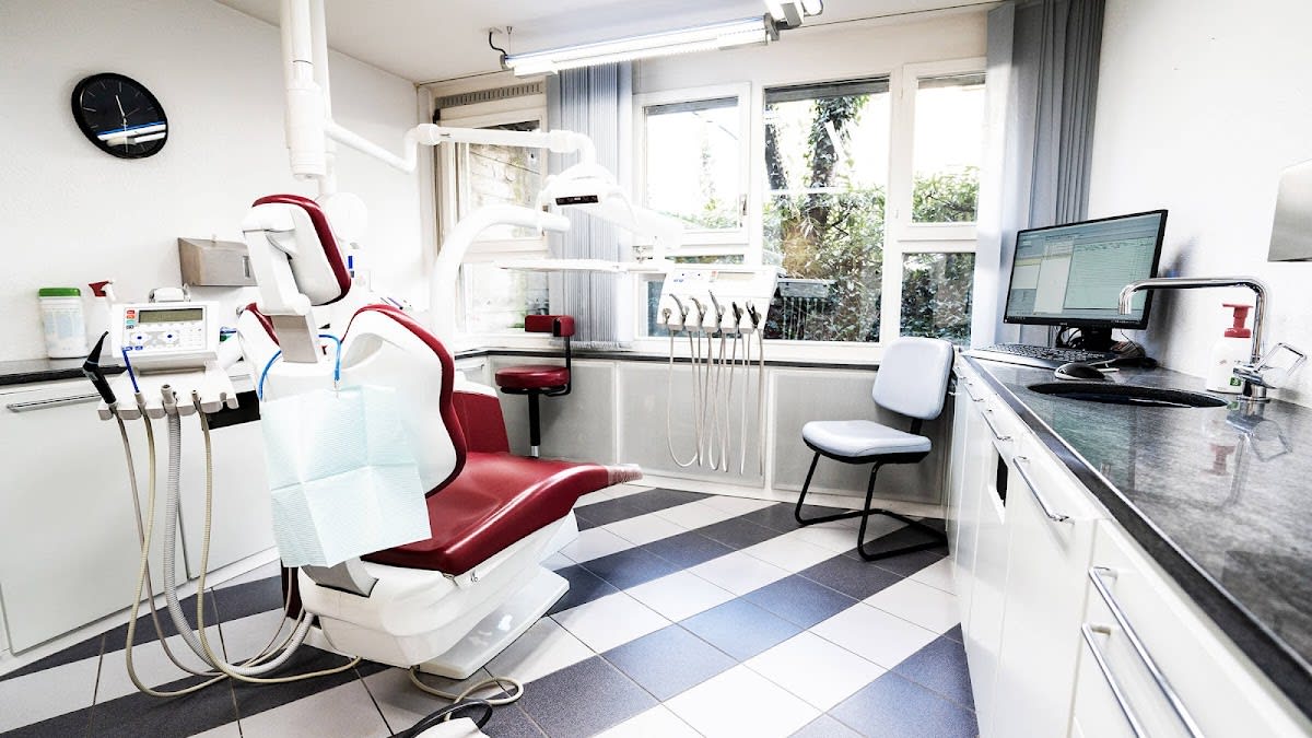 Dr. med. dent. Stephanie Vögeli gallery image 1