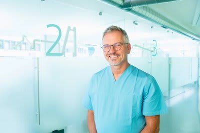 Dr. med. dent. Roger Hoch, Zahnarzt und Fachzahnarzt Oralchirurgie SSO gallery image 1