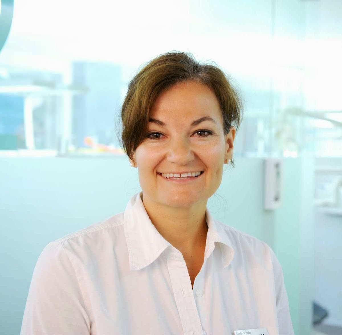 Dr. med. dent. Roger Hoch, Zahnarzt und Fachzahnarzt Oralchirurgie SSO gallery image 9