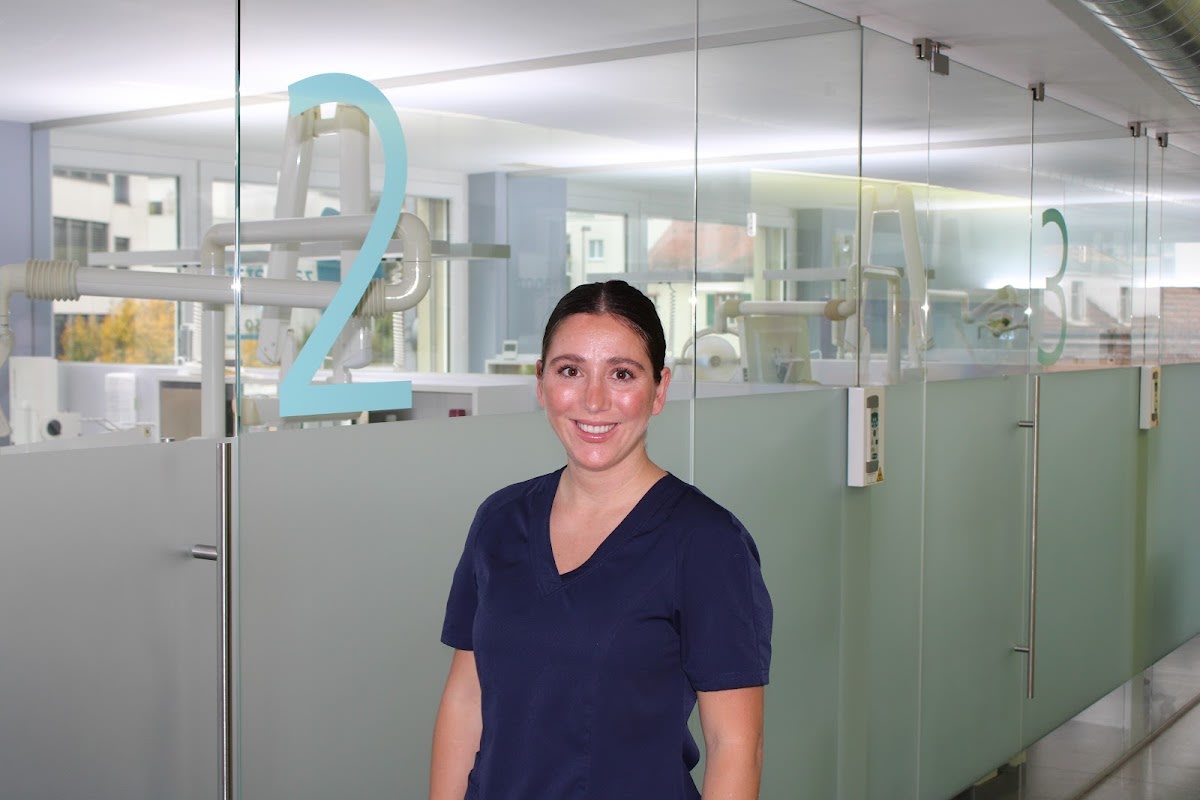 Dr. med. dent. Roger Hoch, Zahnarzt und Fachzahnarzt Oralchirurgie SSO gallery image 10