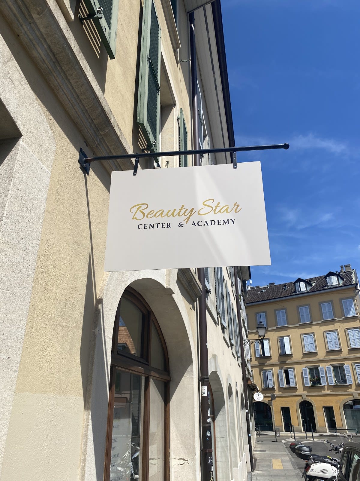 Jara Starinska gallery image 4