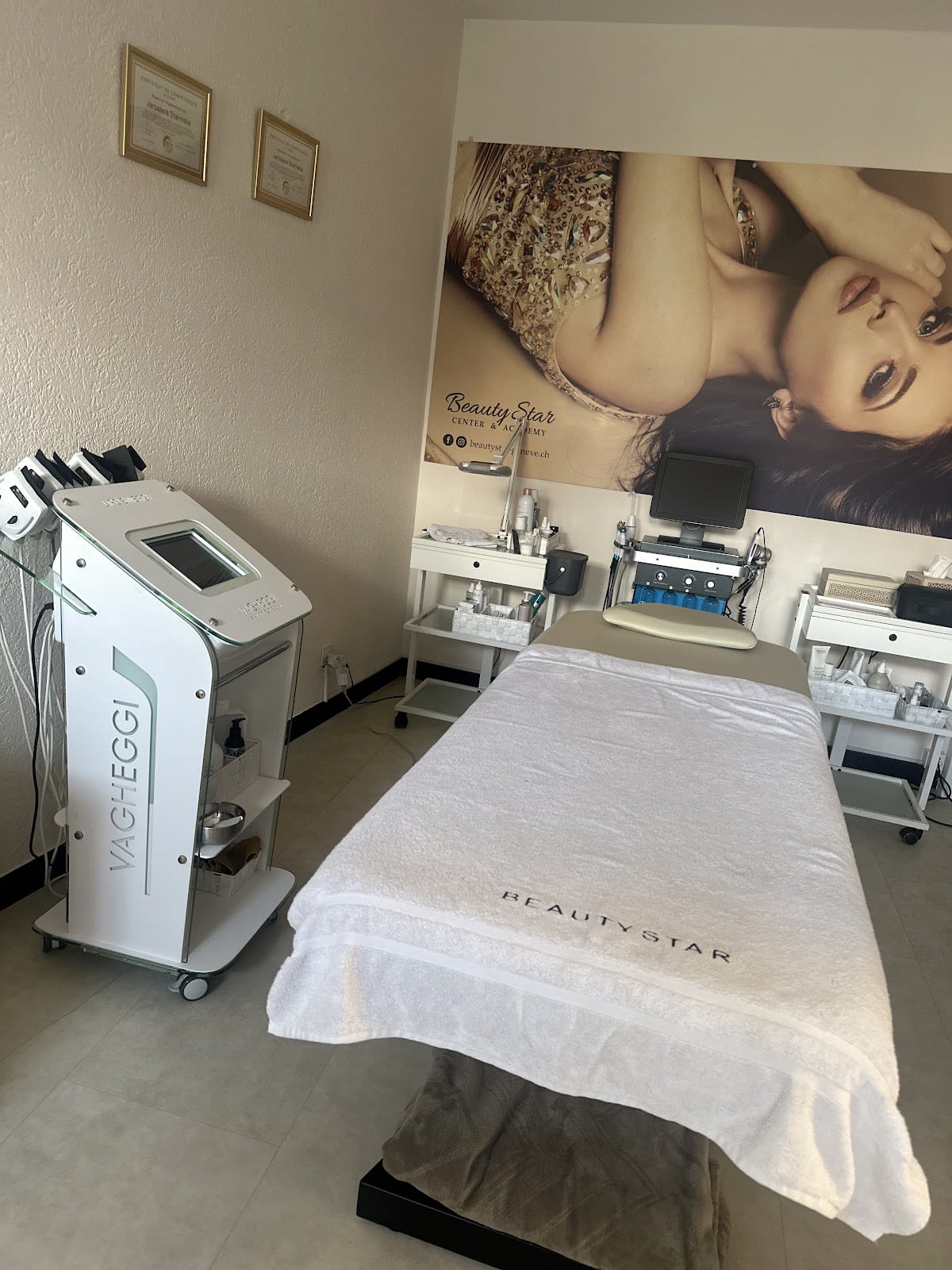 Jara Starinska gallery image 5