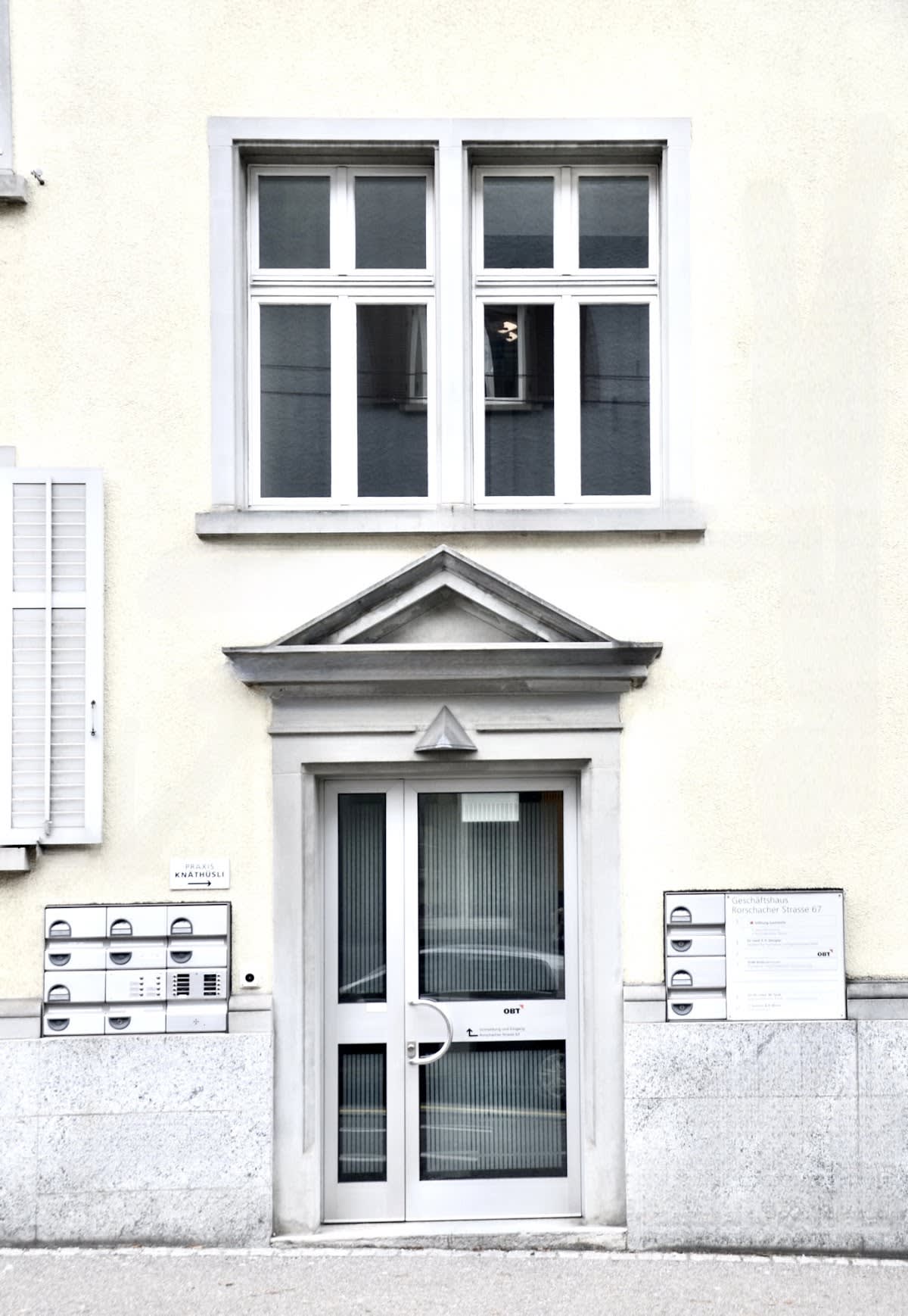 Dr. med. dent. Philipp Dell, Fachzahnarzt für Oralchirurgie gallery image 3