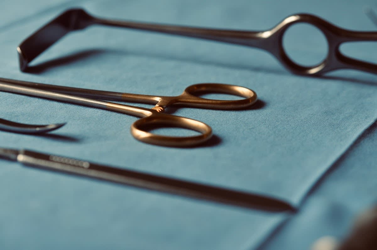 Dr. med. dent. Philipp Dell, Fachzahnarzt für Oralchirurgie gallery image 6