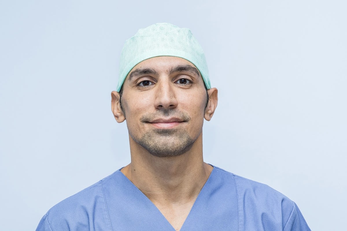 Dr ELIAS Plastic Surgeon gallery image 1