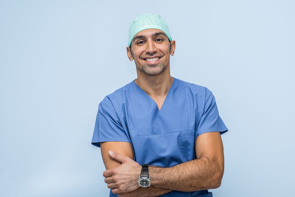 Dr ELIAS Plastic Surgeon gallery image 7