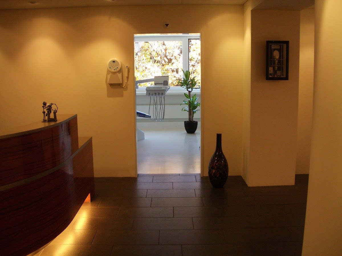 Zahnarzt Luzern Zahnarztpraxis Dr. med. dent. Martin Stahl - I & ZZ AG gallery image 10