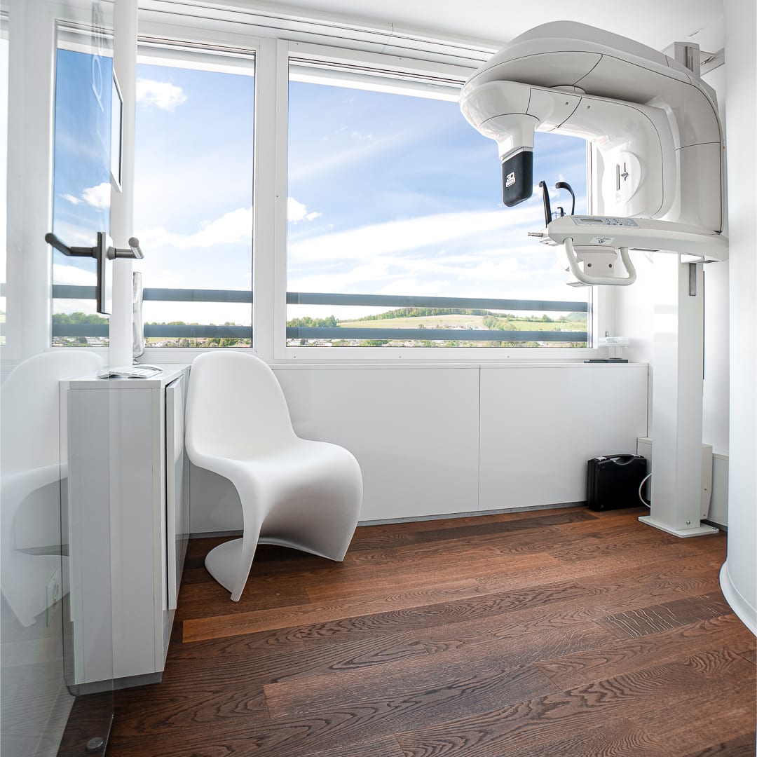 Zahnarzt / Dentist Dr. Nina van Sprundel in Baar/Zug, Switzerland gallery image 10