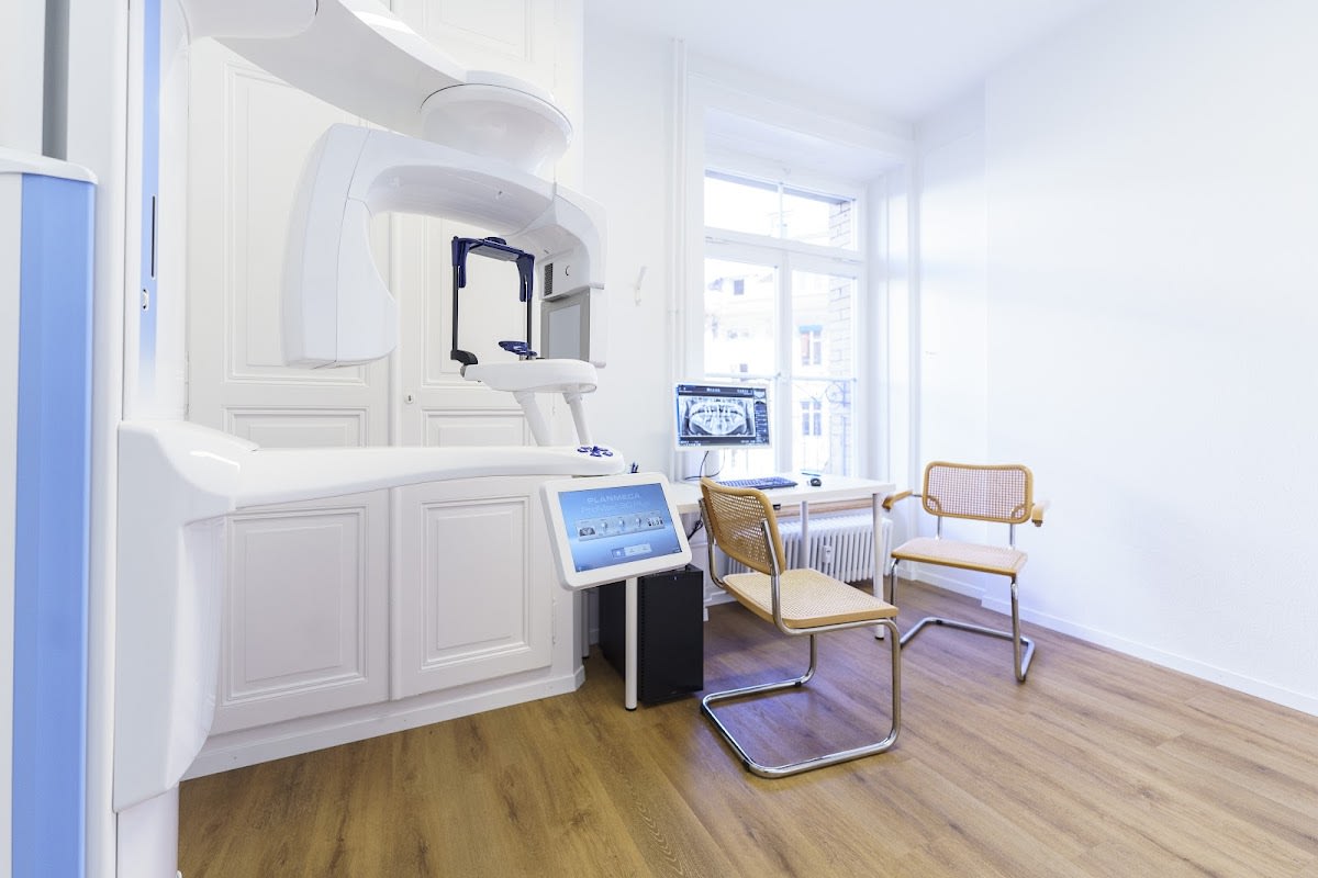 Zahnimplantate & Kieferchirurgie Falkenplatz gallery image 1