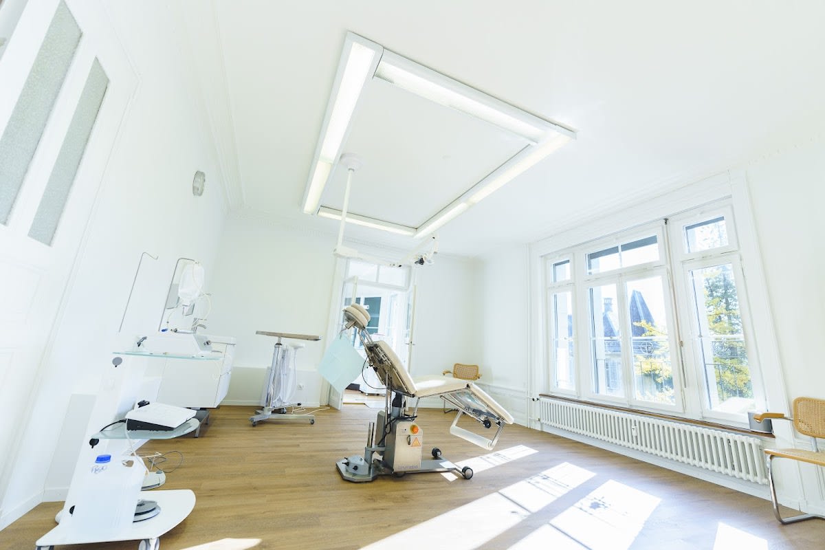 Zahnimplantate & Kieferchirurgie Falkenplatz gallery image 3