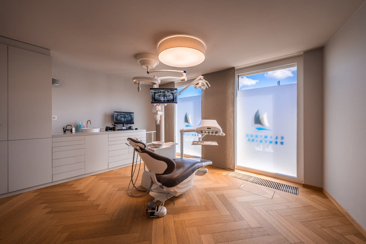 Centre de Chirurgie Orale et Maxillo-faciale - Dr. Arthur ARNAUD gallery image 2