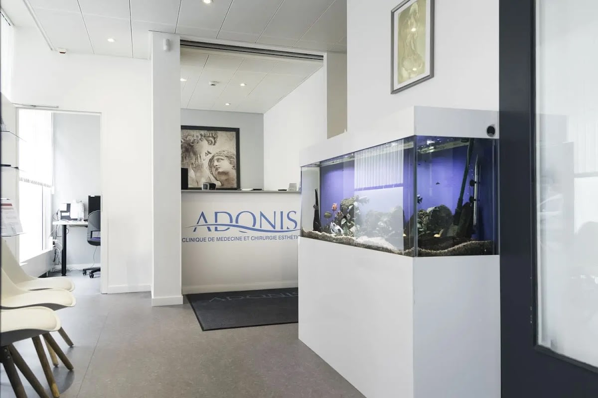 Clinique Adonis gallery image 4