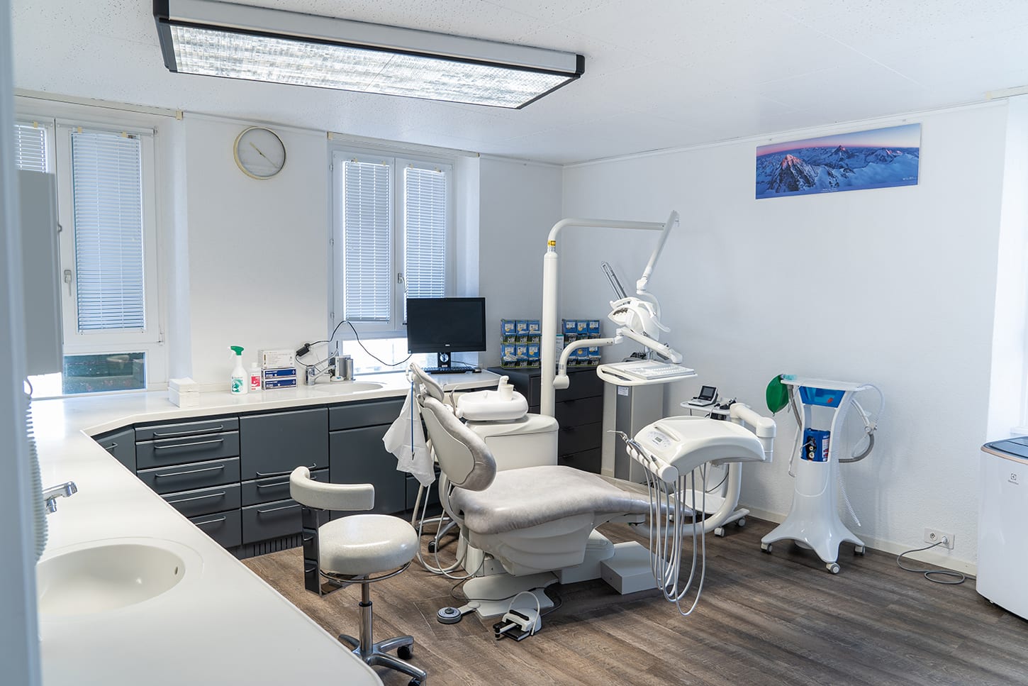 White - Montreux Sàrl gallery image 1