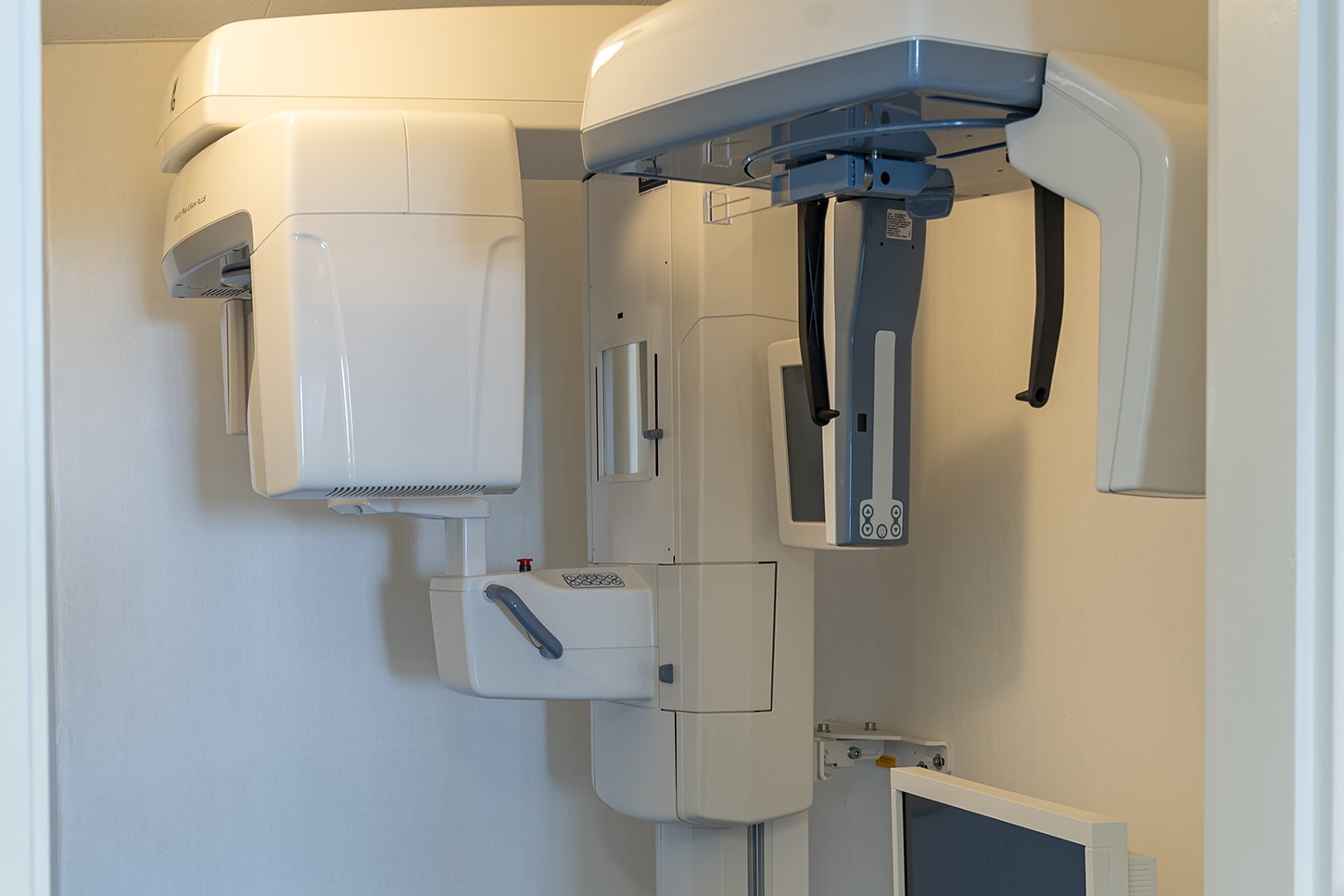 White - Montreux Sàrl gallery image 2