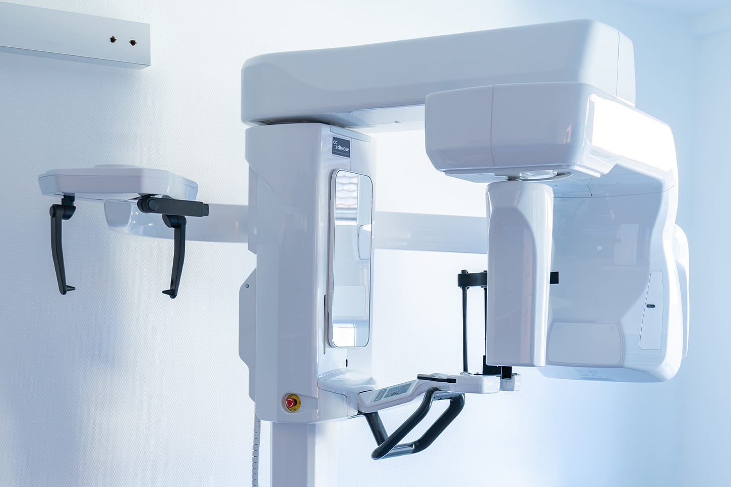 White - Montreux Sàrl gallery image 3