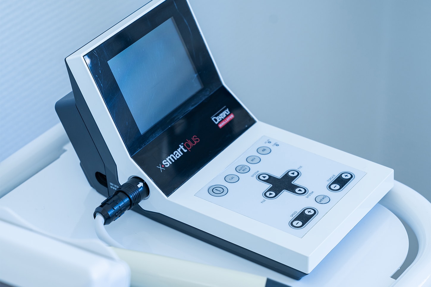 White - Montreux Sàrl gallery image 4