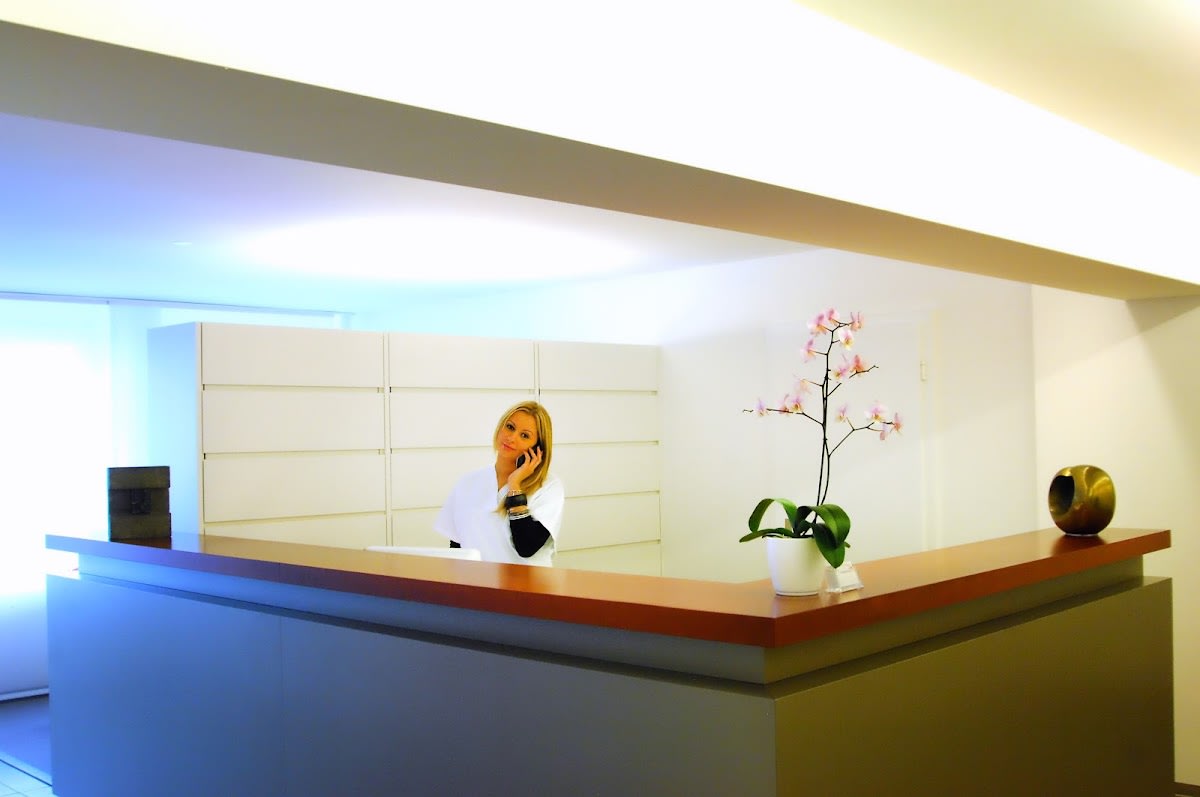 Dr. von Albertini - Ihr Spezialist für Haartransplantation - SwissHairDoctor.ch gallery image 2