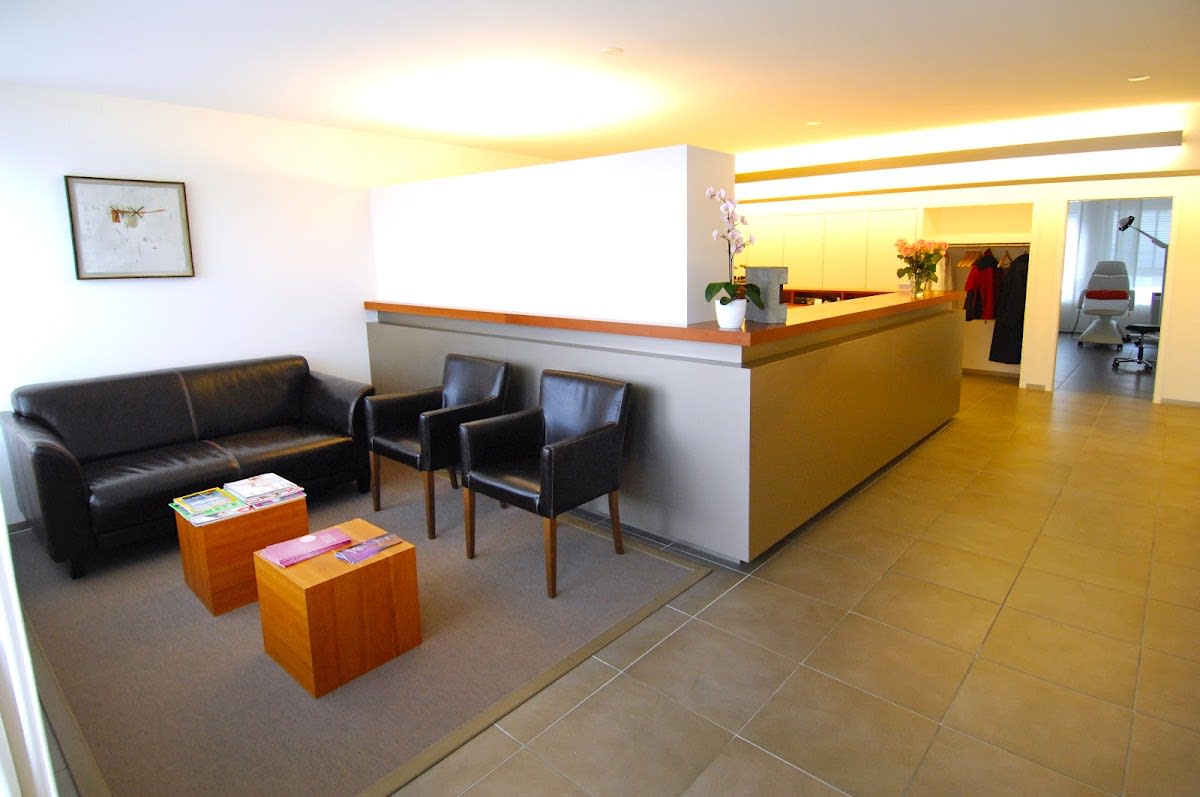 Dr. von Albertini - Ihr Spezialist für Haartransplantation - SwissHairDoctor.ch gallery image 3