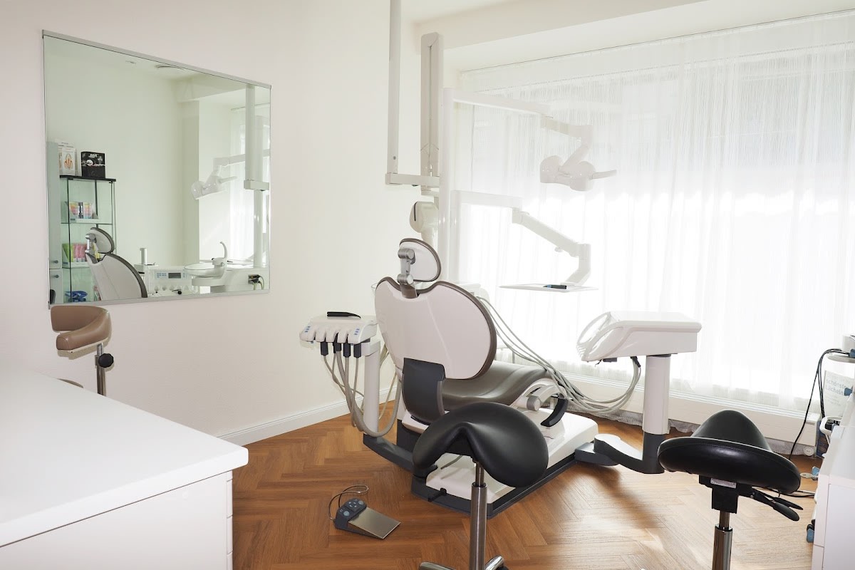 Zahnarztpraxis Dr. Aida Seher gallery image 2