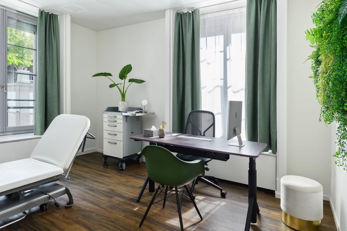 Dermanence Stadelhofen | Praxis für Dermatologie & Plastische Chirurgie gallery image 4