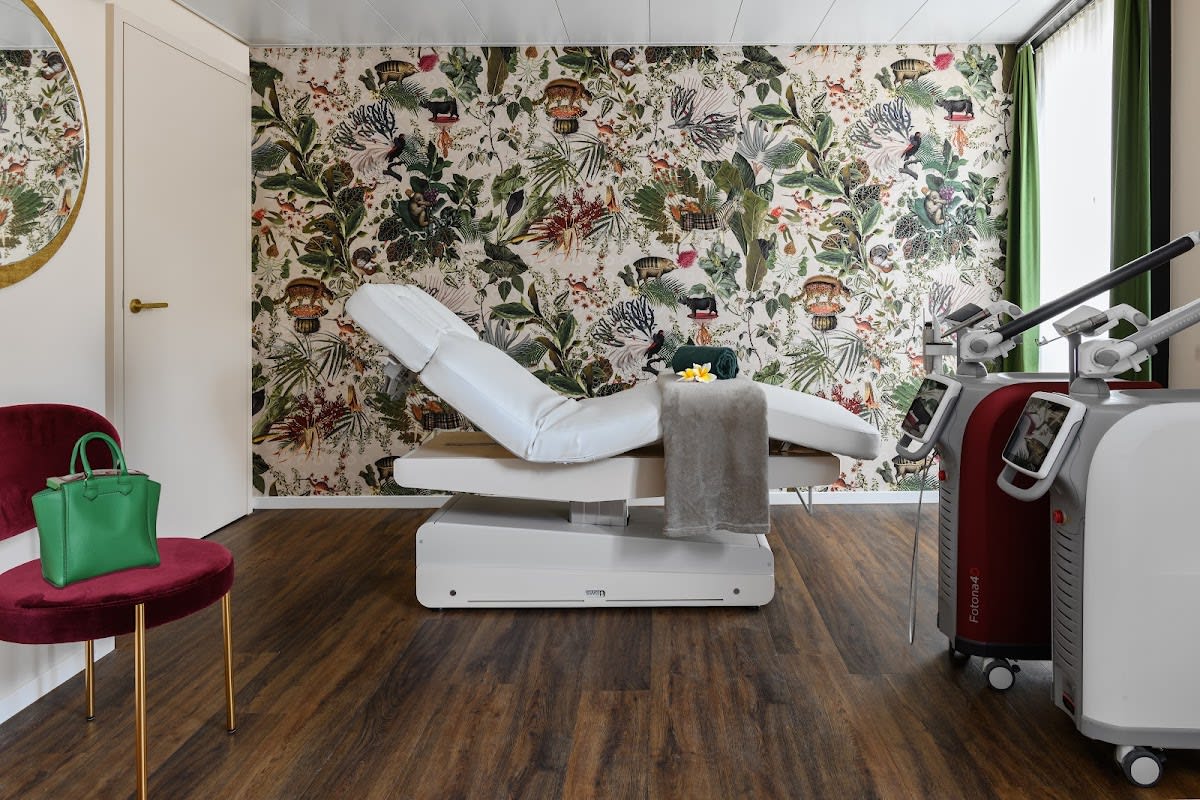 Dermanence Stadelhofen | Praxis für Dermatologie & Plastische Chirurgie gallery image 7