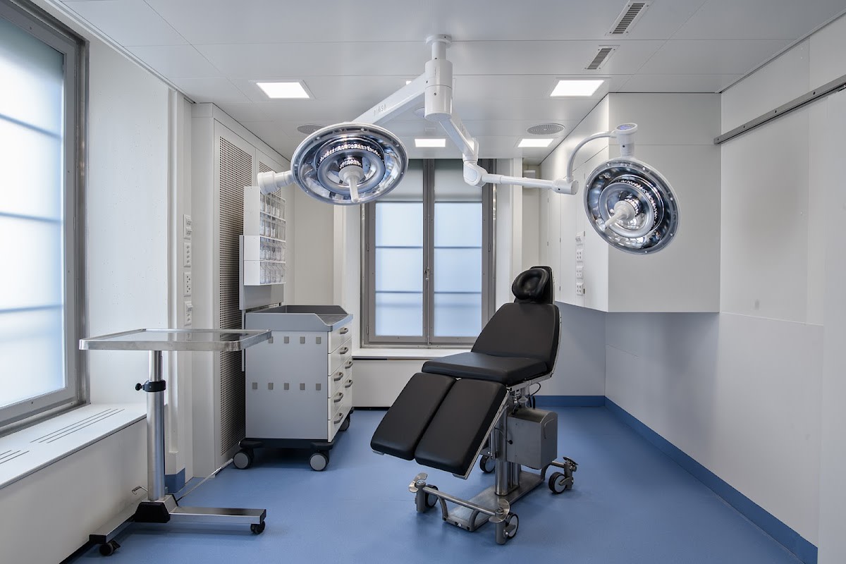 Dermanence Stadelhofen | Praxis für Dermatologie & Plastische Chirurgie gallery image 9