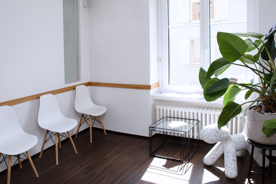 Zahnarzt Zürich Dr. med. dent. Amir Pourmand gallery image 3