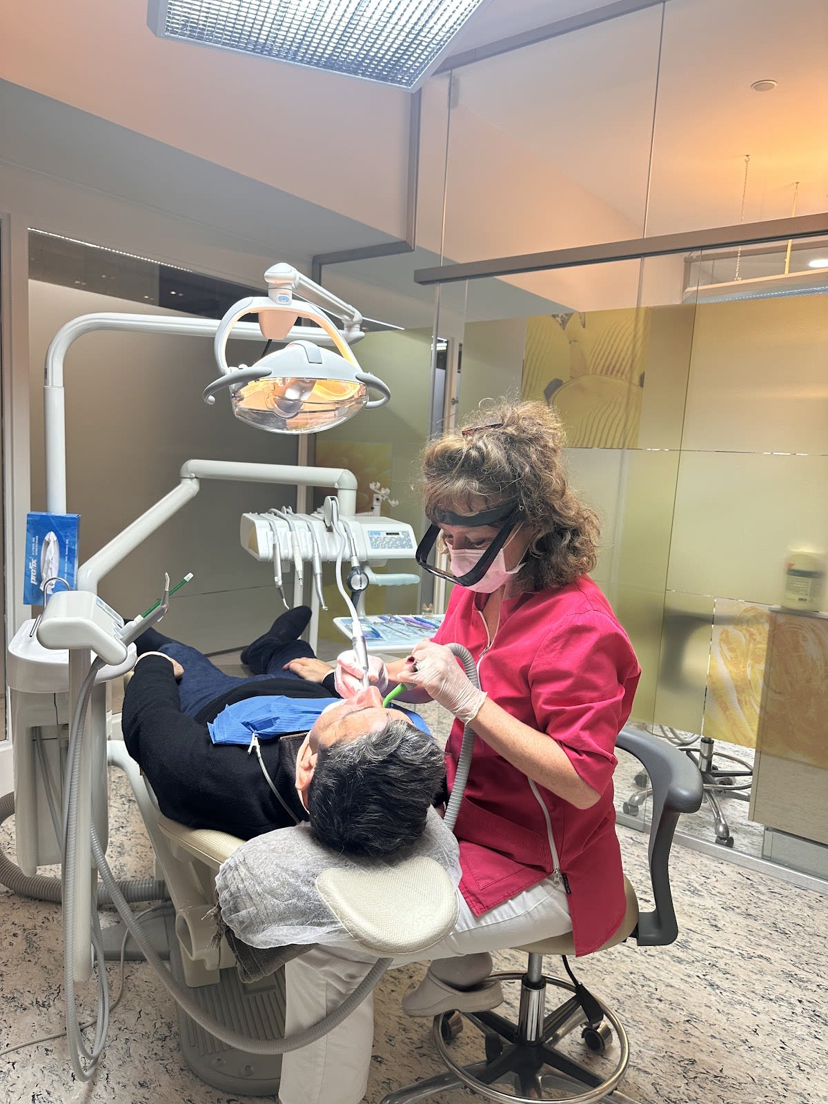 Implantcentre Clinique de Dentisterie et de Chirurgie Dentaire gallery image 2