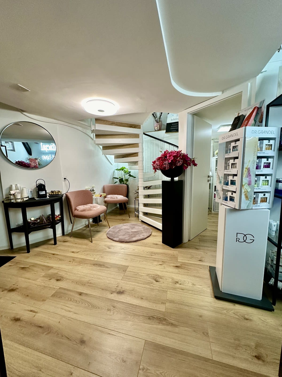 Mary's Cosmetics & Beauty Lounge gallery image 5