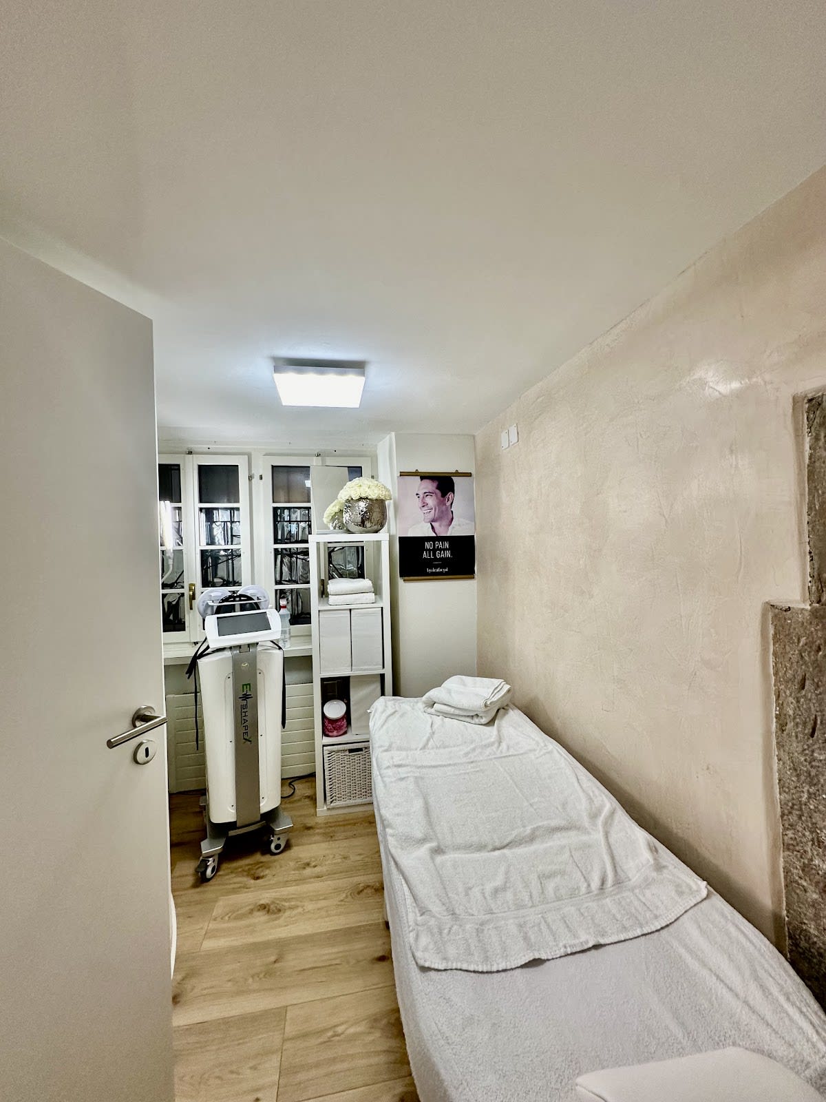 Mary's Cosmetics & Beauty Lounge gallery image 6