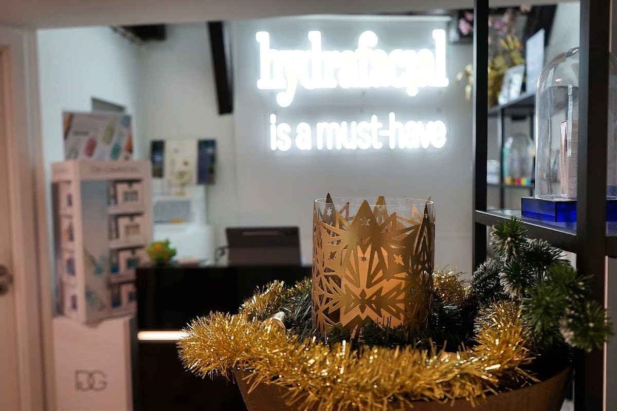 Mary's Cosmetics & Beauty Lounge gallery image 9