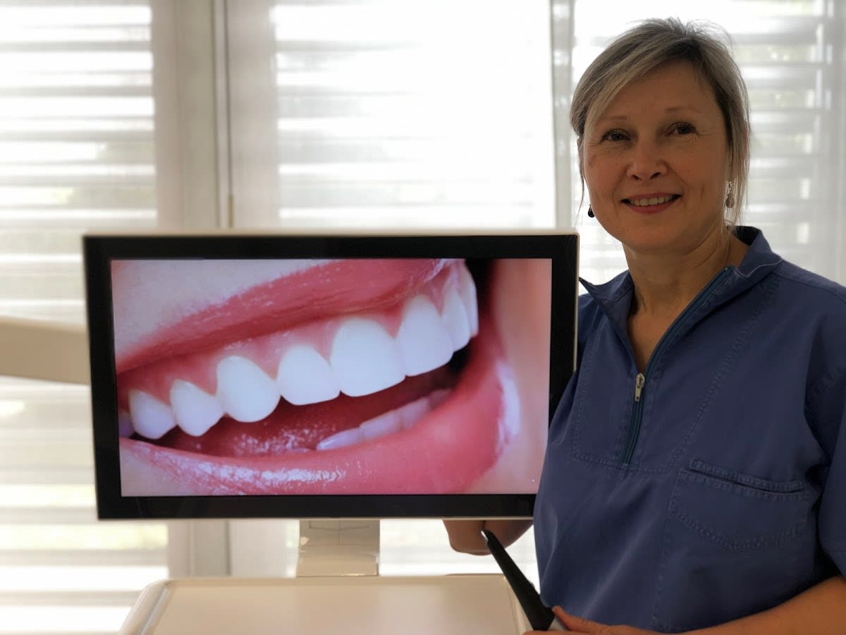 Dr. med. dent. Svitlana Bough gallery image 1