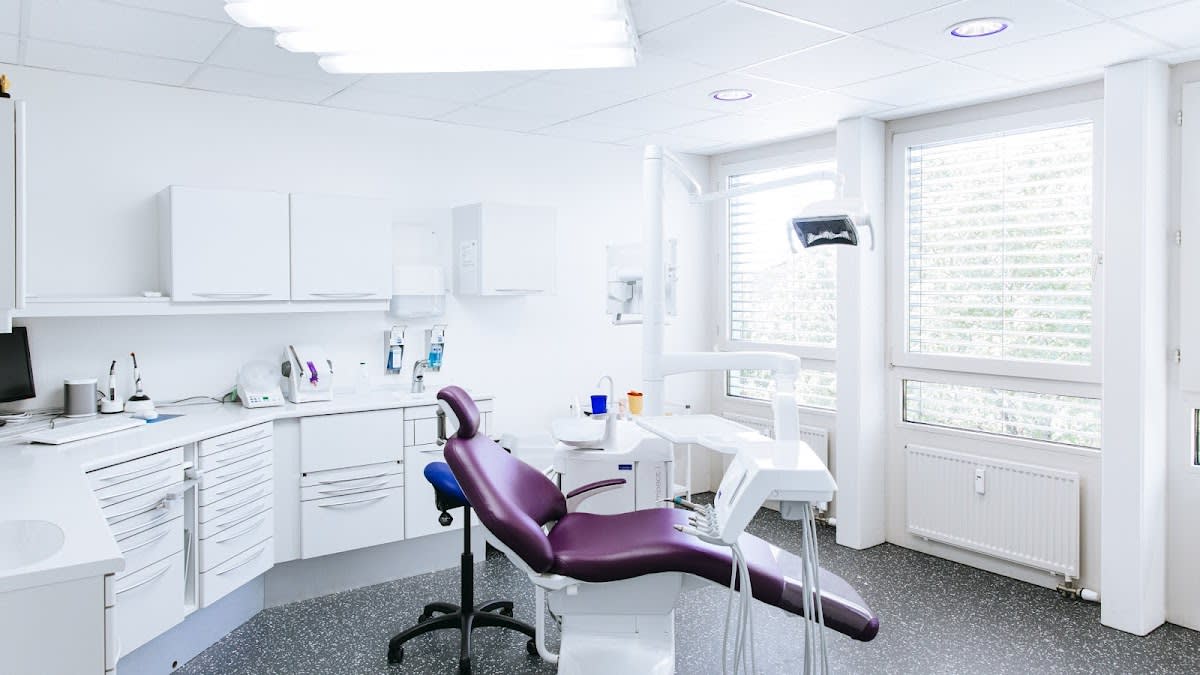 Zahnklinik Rennbahn | Zahnarzt Muttenz, Mitglied der Adent Gruppe | Basel gallery image 1