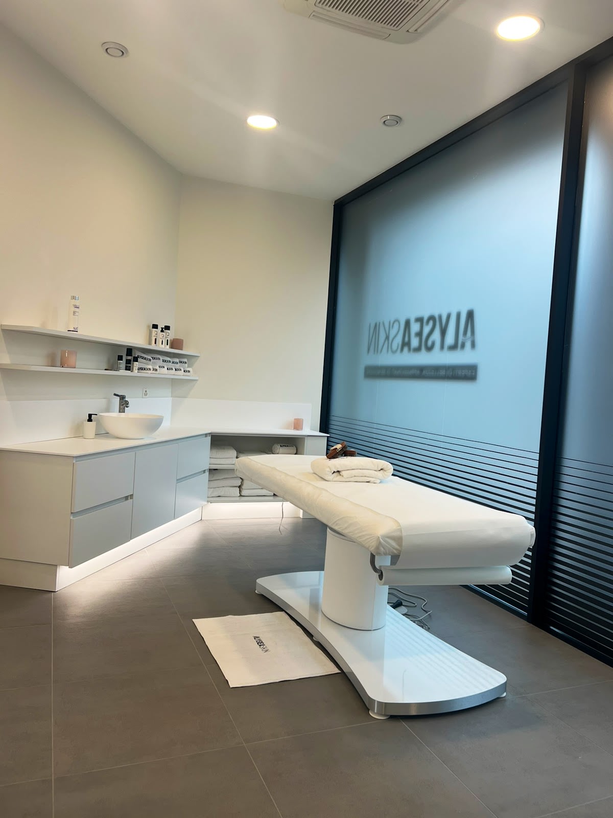 ALYSEASKIN gallery image 1