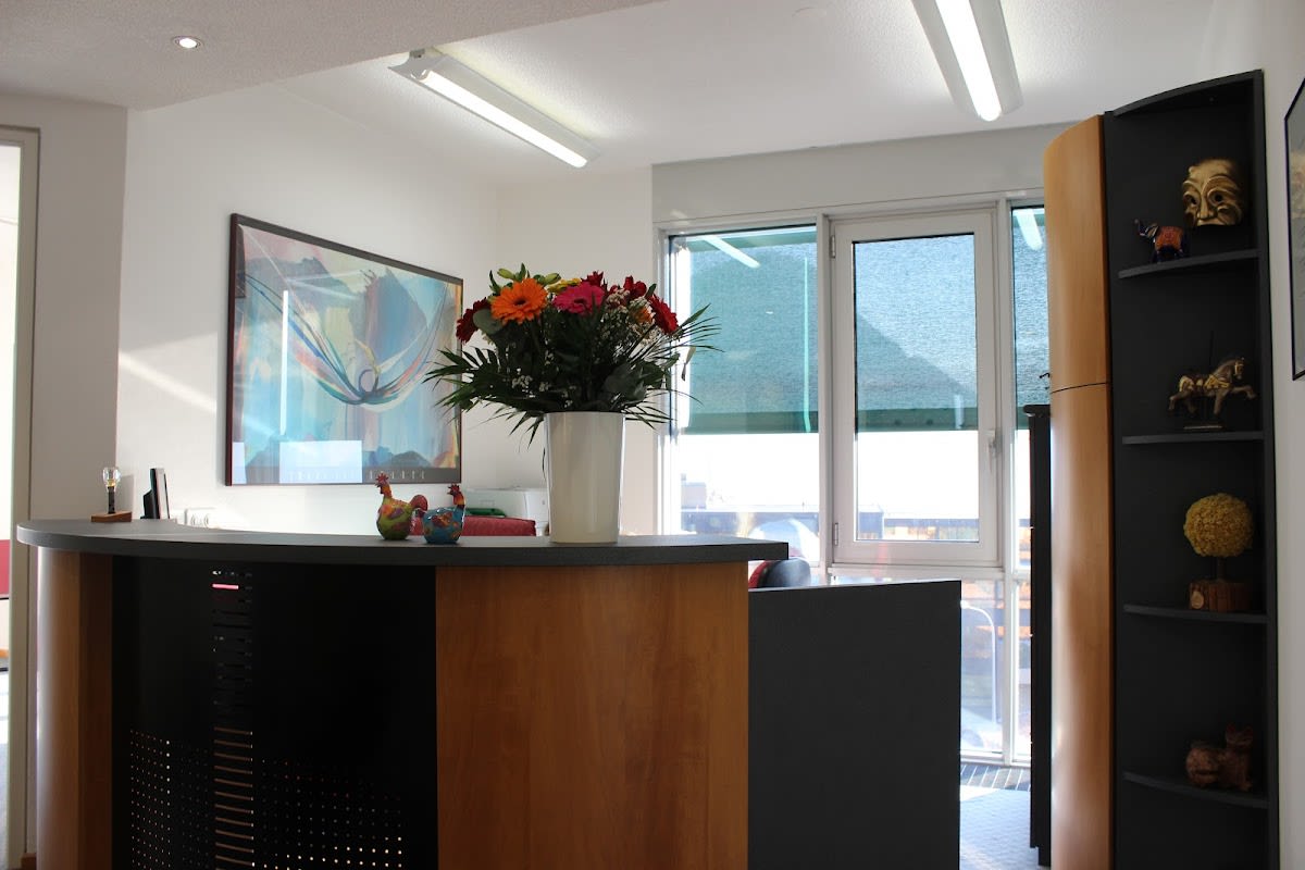 dr. Fraschina Fiorenzo - Studio Medico Dentistico a Lugano gallery image 5