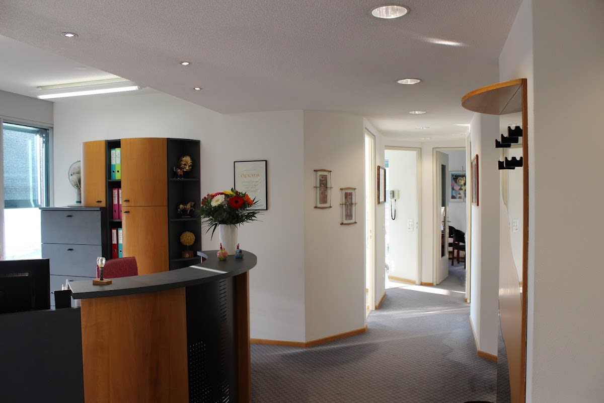 dr. Fraschina Fiorenzo - Studio Medico Dentistico a Lugano gallery image 9