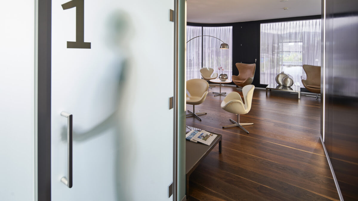 Nasenkorrektur Luzern - Prof. Dr. Marcus Maassen gallery image 5