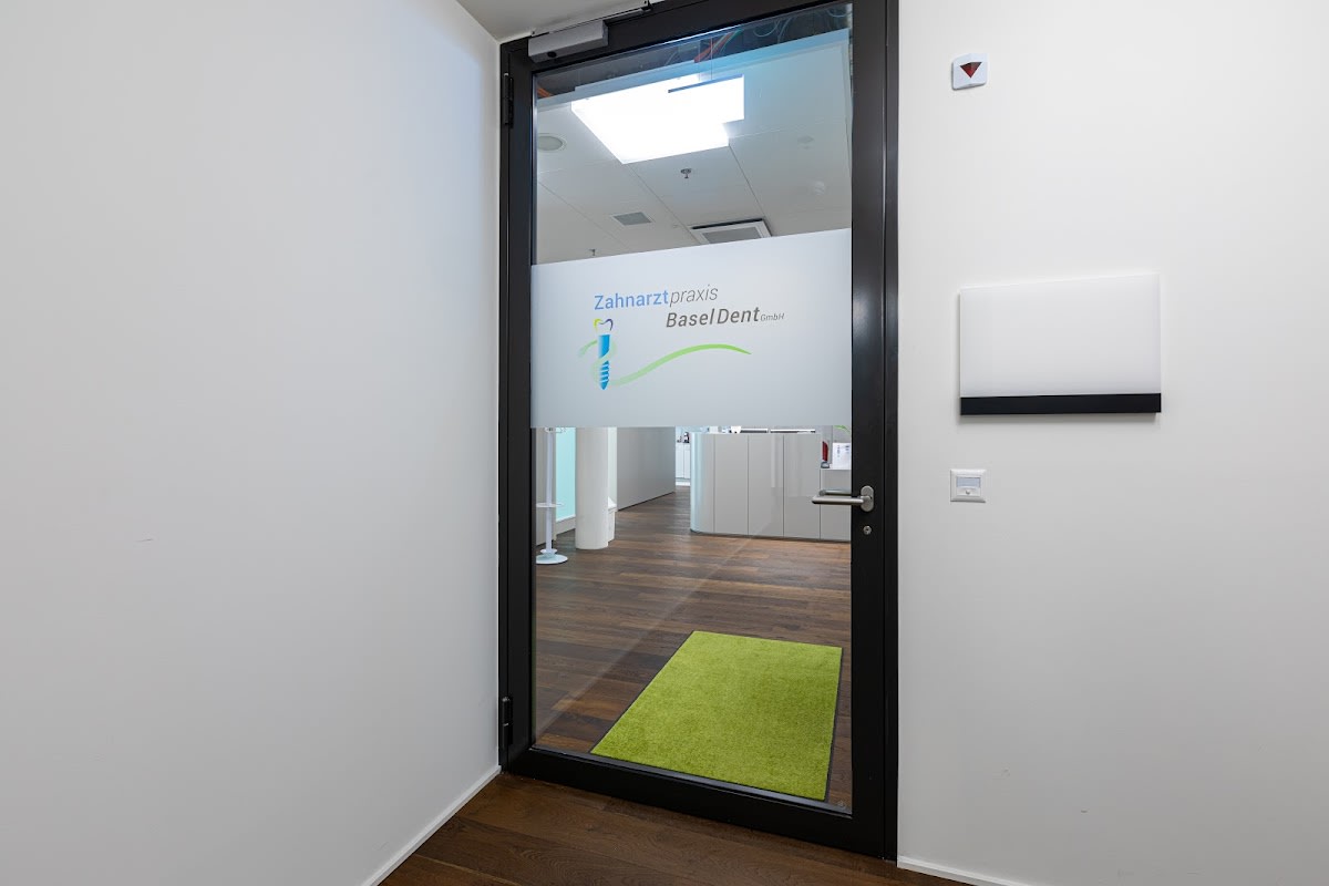 Zahnarztpraxis Basel Dent gallery image 6