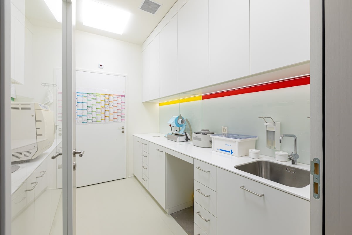 Zahnarztpraxis Basel Dent gallery image 8