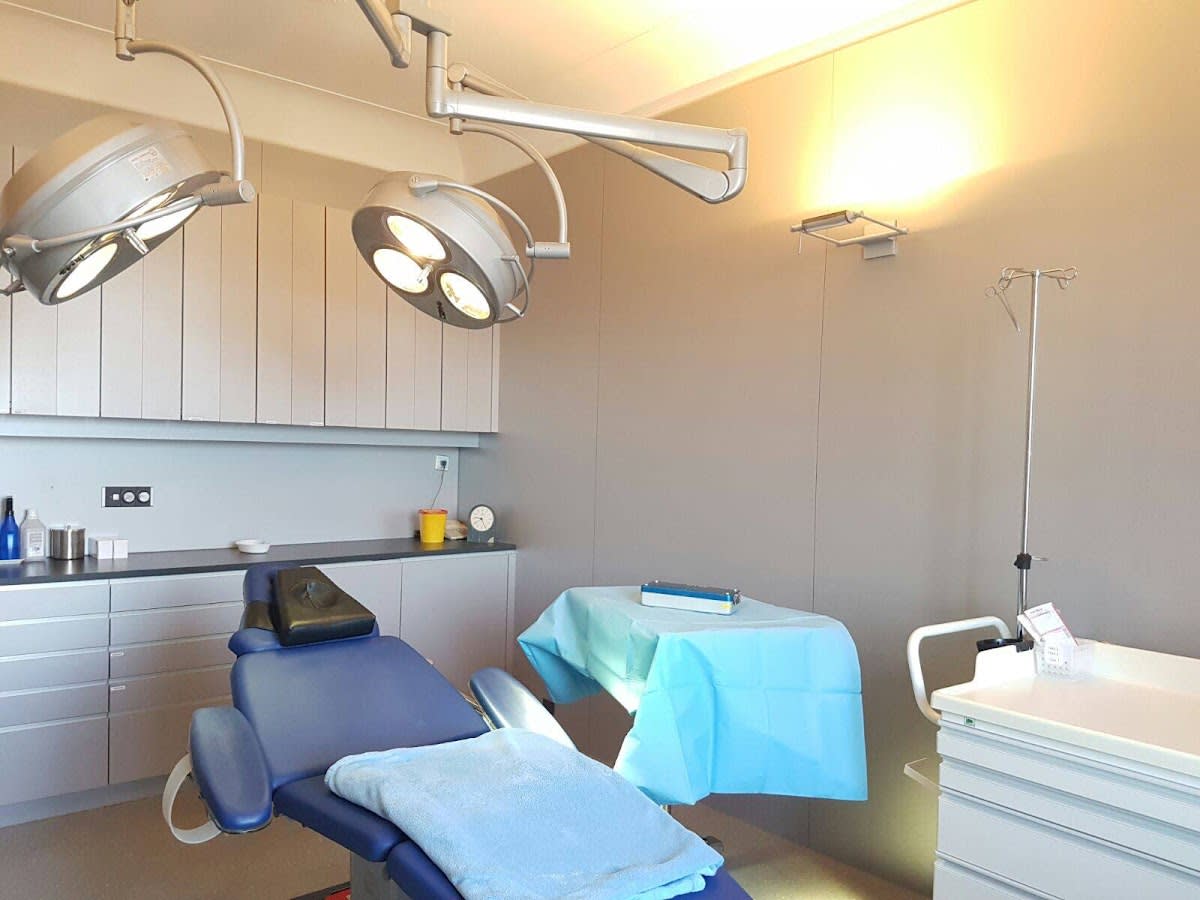 Prof. (UA) Dr. med. Dominik L. Feinendegen - Institut Feinendegen für Plastische Chirurgie AG gallery image 2