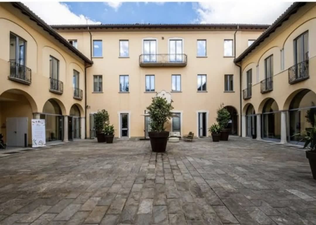 Dr Paolo Montemurro | Chirurgo Plastico Estetico di Varese | Mastoplastica, Addominoplastica, Rinoplastica & Liposuzione gallery image 2