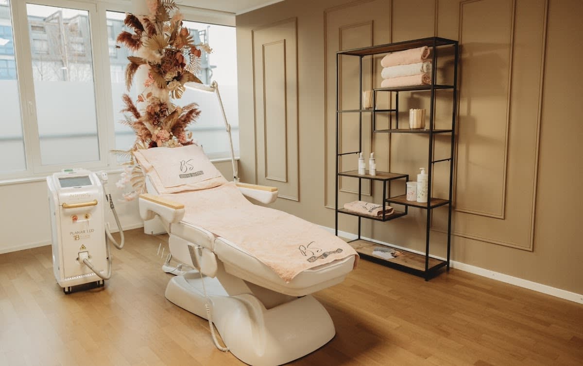 Beauty Sisters gallery image 1