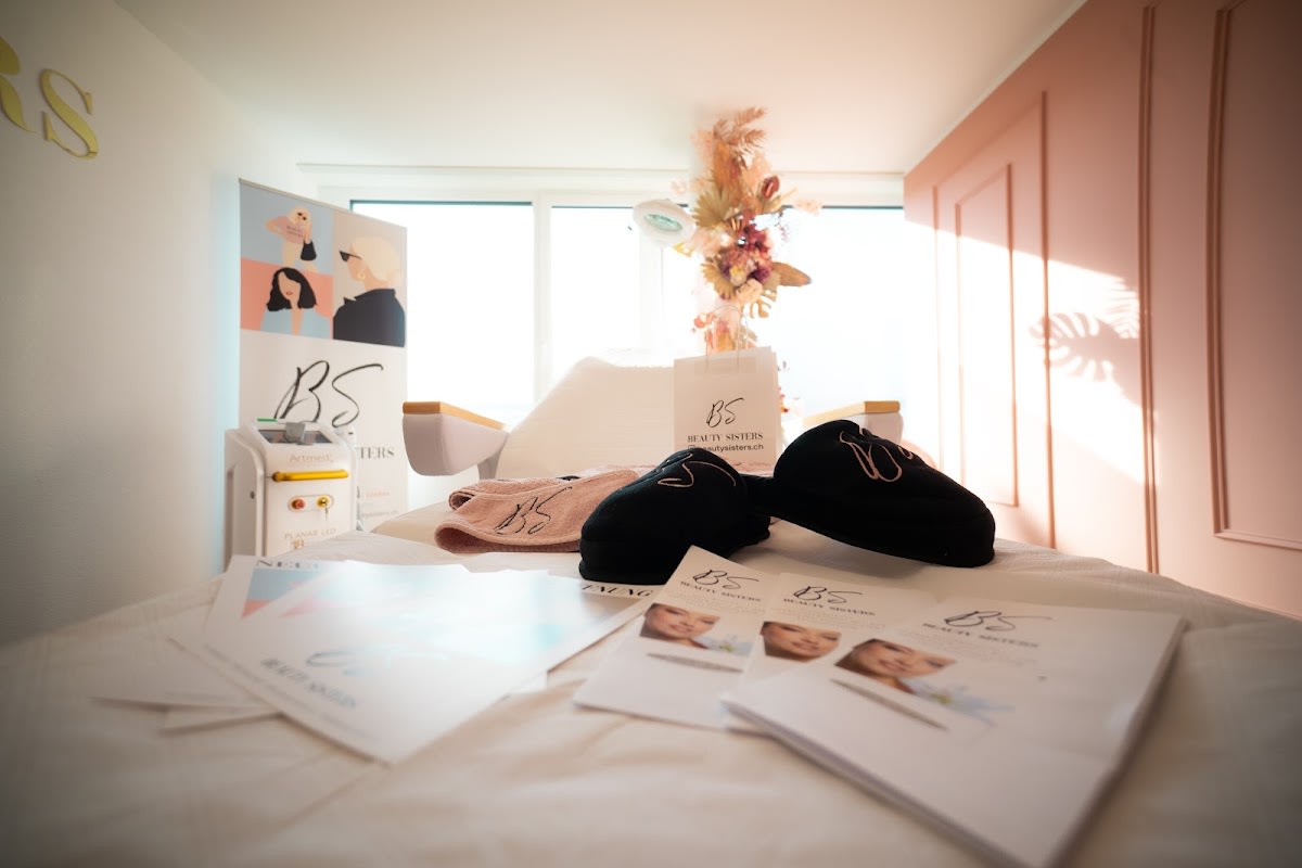 Beauty Sisters gallery image 4