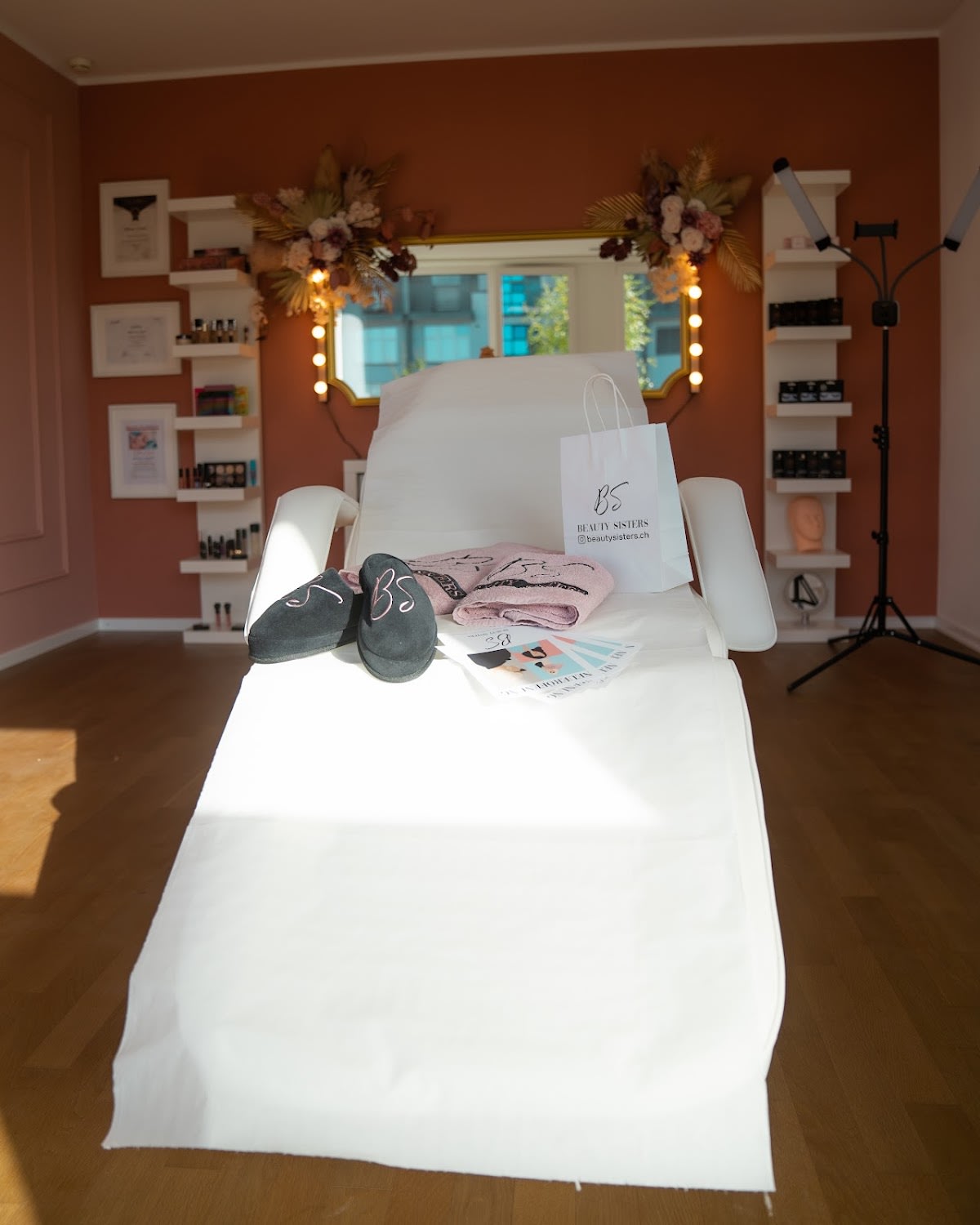 Beauty Sisters gallery image 7