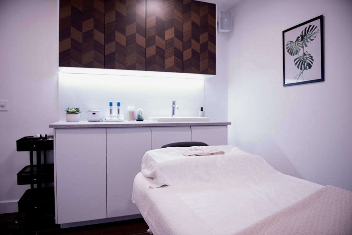 Au Paradis Des Sens gallery image 3