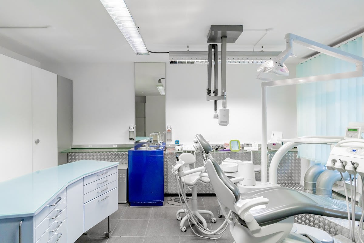 Zahnarztpraxis Dr. med. dent. Nelsy Blaser-Mayorga gallery image 1