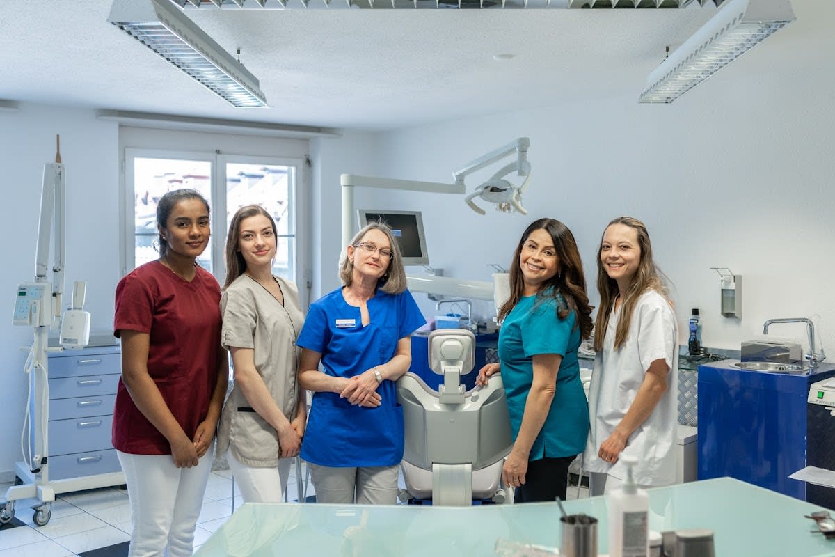 Zahnarztpraxis Dr. med. dent. Nelsy Blaser-Mayorga gallery image 2