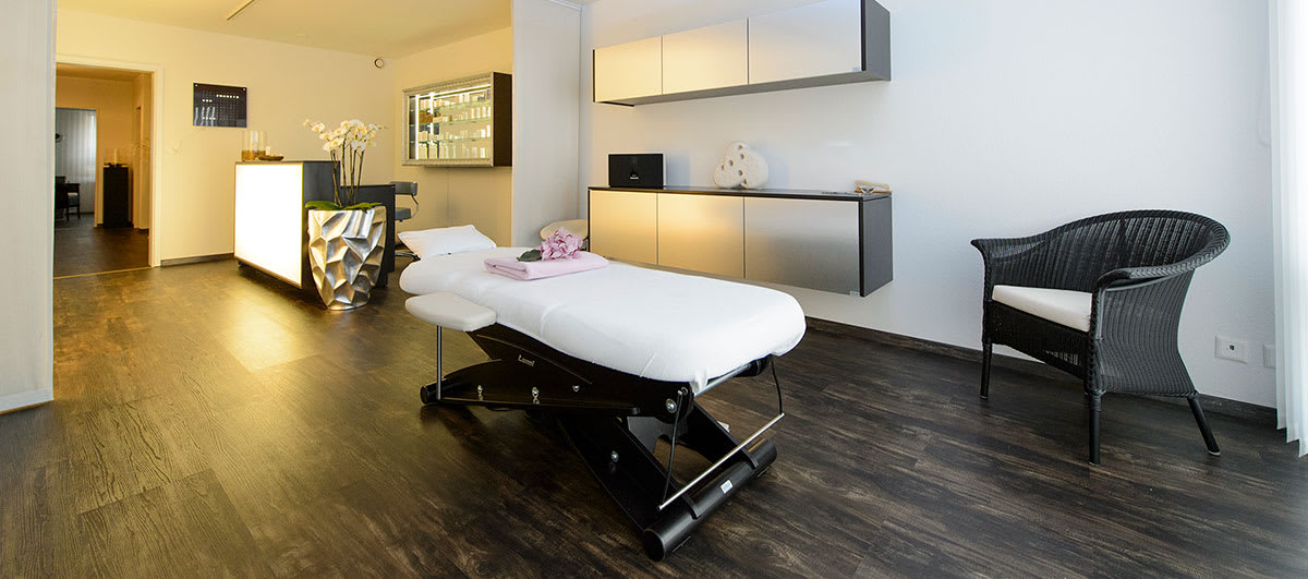 Kosmetik am Rhein, Iva Nussberger gallery image 1